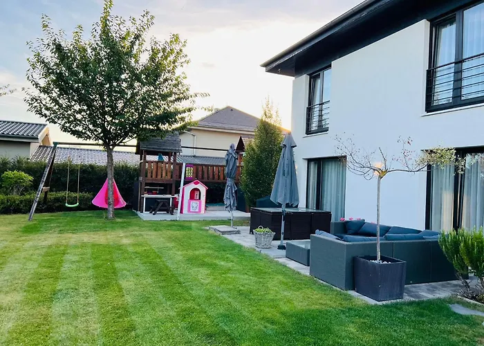 Luxury Prague House With Car